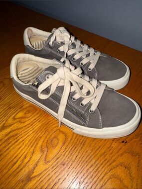 Taos Dark Gray Casual Low-Top Sneakers with Side Zipper Sz. 7